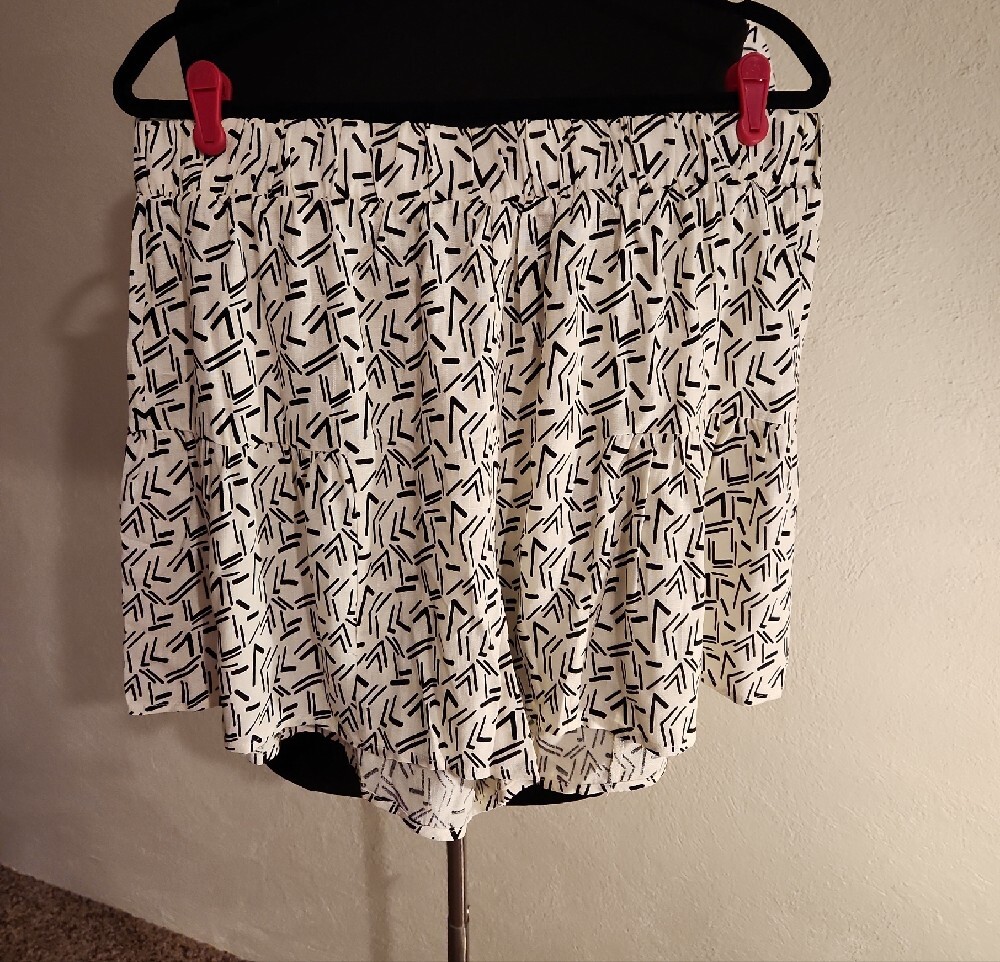 Gee Gee White Printed Tie Waist Short Set Size 2XL NWOT - Picture 4 of 7
